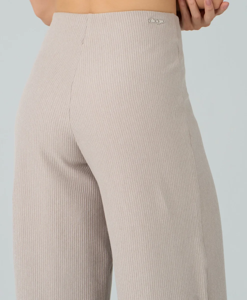 Calça Reta Canelado Comfy - Image 4